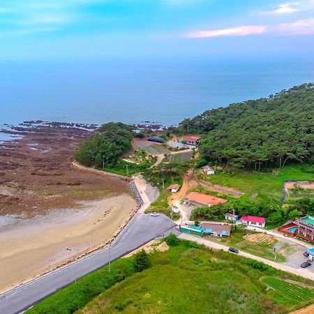 Taean Anmyeondo Li Syuchae Pension Bagian luar foto